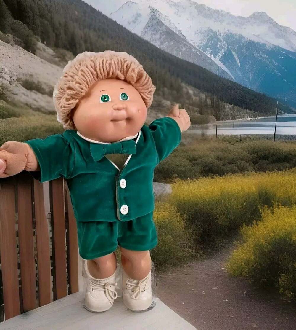 1985 Cabbage Patch Doll Light Tan Hair/Green Eyes W/Green Velvet Suit Shoes VTG